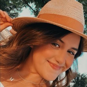 Meet your Posher, Desiree